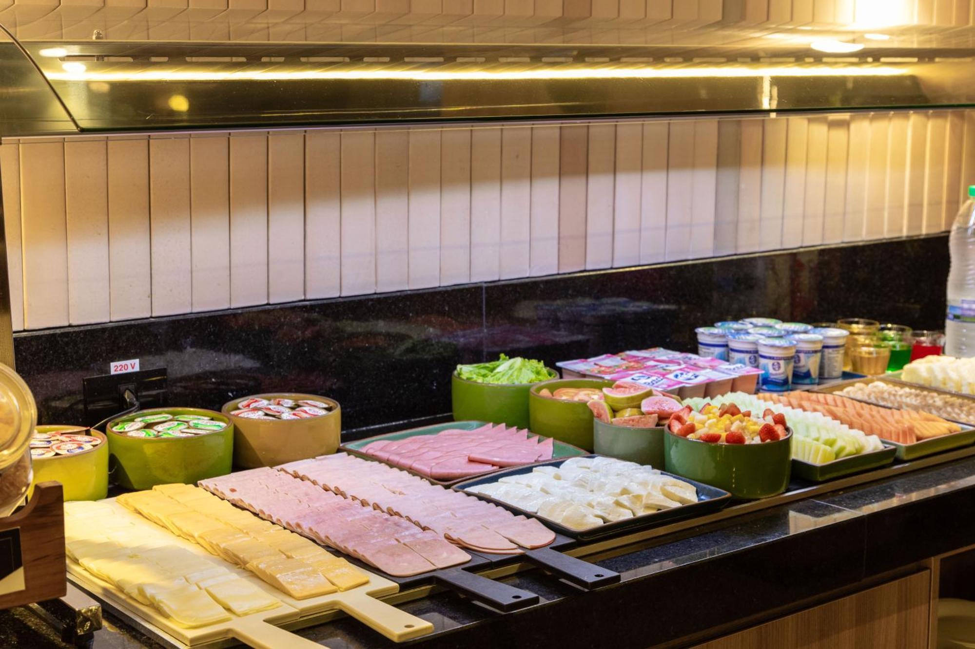 Slim Curitiba Alto Da XV Hotel Ngoại thất bức ảnh